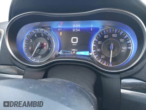 ✅ 2020 Chrysler 300 Limited • VIN: 2C3CCAKG5LH142031 • Lot: 41779681. Wystawiony na IAAI z przebiegiem 73 899 mil. Bezpłatny archiwum sprzedaży aukcyjnych z USA i szczegółowy raport historii pojazdu na DreamBid. Zdjęcie 7.