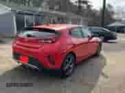 ✅ 2019 Hyundai Veloster Premium • VIN: KMHTG6AF8KU017568 • Lot: 49526475. Wystawiony na Copart z przebiegiem 77 461 mil mil. Skorzystaj z bezpłatnego archiwum sprzedaży aukcyjnych z USA i zobacz szczegółowy raport historii pojazdu na DreamBid. Zdjęcie 4.