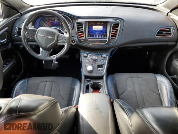 ✅ 2016 Chrysler 200 S • VIN: 1C3CCCBBXGN128901 • Lot: 82109315. Wystawiony na Copart z przebiegiem 151 754 mil. Bezpłatny archiwum sprzedaży aukcyjnych z USA i szczegółowy raport historii pojazdu na DreamBid. Zdjęcie 8.