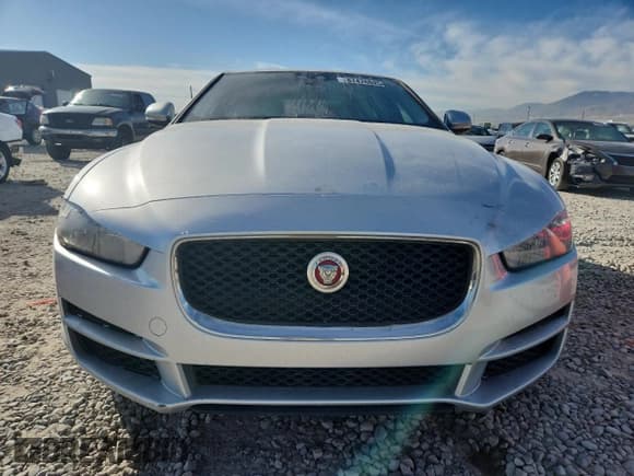 ✅ 2017 Jaguar XE 25t Premium • VIN: SAJAD4BG8HA959020 • Lot: 87476025. Wystawiony na Copart z przebiegiem 111 576 mil. Bezpłatny archiwum sprzedaży aukcyjnych z USA i szczegółowy raport historii pojazdu na DreamBid. Zdjęcie 5.