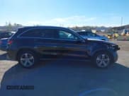 ✅ 2020 Mercedes-Benz GLC 300 • VIN: WDC0G8EB3LF715726 • Lot: 43585731. Wystawiony na IAAI z przebiegiem 127 276 mil. Bezpłatny archiwum sprzedaży aukcyjnych z USA i szczegółowy raport historii pojazdu na DreamBid. Zdjęcie 13.