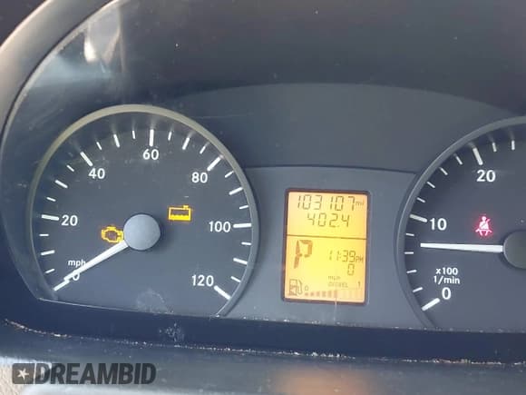 ✅ 2018 Mercedes-Benz Sprinter Cargo Worker • VIN: WD3PE7CD9JP640248 • Lot: 42318909. Wystawiony na IAAI z przebiegiem 109 000 mil. Bezpłatny archiwum sprzedaży aukcyjnych z USA i szczegółowy raport historii pojazdu na DreamBid. Zdjęcie 7.