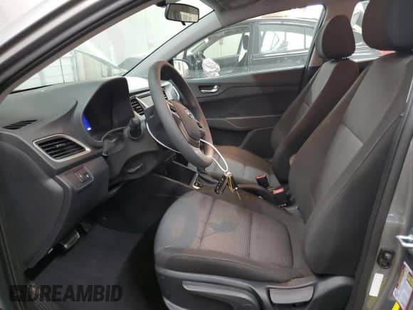 ✅ 2022 Hyundai Accent SEL • VIN: 3KPC24A62NE180260 • Lot: 70703484. Wystawiony na Copart z przebiegiem 1 930 mil mil. Skorzystaj z bezpłatnego archiwum sprzedaży aukcyjnych z USA i zobacz szczegółowy raport historii pojazdu na DreamBid. Zdjęcie 7.