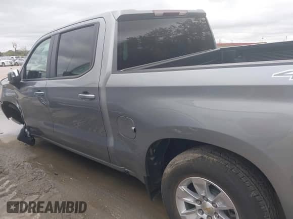 2026 Chevrolet Silverado 1500 LT z VIN 3GCUKDED5TG116874, wystawiony jako IAAI lot #43568713 z przebiegiem 1 845 mil mil oraz . Historia ofert i sprzedaży dostępna na DreamBid. Obrazek 15.