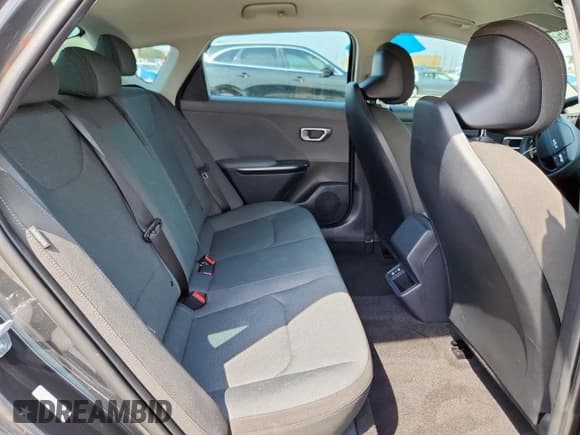 ✅ 2025 Kia K4 LXS • VIN: 3KPFT4DE3SE180440 • Lot: 70852435. Wystawiony na Copart z przebiegiem 686 mil. Bezpłatny archiwum sprzedaży aukcyjnych z USA i szczegółowy raport historii pojazdu na DreamBid. Zdjęcie 10.