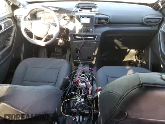 ✅ 2024 Ford Police Interceptor Utility • VIN: 1FM5K8AB3RGA47666 • Lot: 43371865. Wystawiony na Copart z przebiegiem 7 056 mil. Bezpłatny archiwum sprzedaży aukcyjnych z USA i szczegółowy raport historii pojazdu na DreamBid. Zdjęcie 8.