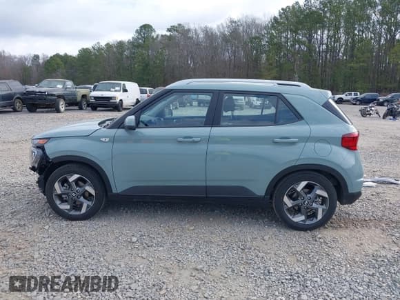 ✅ 2025 Hyundai Venue SEL • VIN: KMHRC8A37SU355454 • Lot: 41710423. Listed on IAAI with 4,322 mi. Free auction sales archive from the USA and detailed vehicle history report at DreamBid. Image 15.