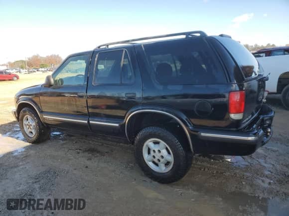 1998 Chevrolet Blazer LT z VIN 1GNDT13W4W2107054, wystawiony jako Copart lot #84475834 z przebiegiem 162 609 mil mil oraz Szkoda całkowita • Salvage title. Historia ofert i sprzedaży dostępna na DreamBid. Obrazek 2.