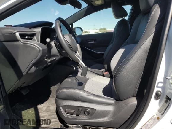 ✅ 2023 Toyota Corolla XSE • VIN: JTNC4MBE5P3212849 • Lot: 82447325. Wystawiony na Copart z przebiegiem 14 553 mil. Bezpłatny archiwum sprzedaży aukcyjnych z USA i szczegółowy raport historii pojazdu na DreamBid. Zdjęcie 7.