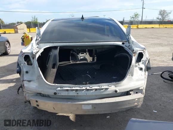 ✅ 2014 Chevrolet SS • VIN: 6G3F15RW6EL958354 • Lot: 42011918. Listed on IAAI with Not provided. Free auction sales archive from the USA and detailed vehicle history report at DreamBid. Image 17.