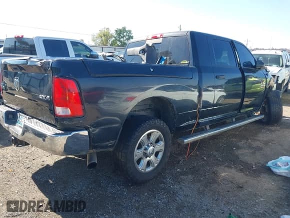 ✅ 2015 Ram 2500 SLT • VIN: 3C6UR5ML8FG682355 • Lot: 43599859. Listed on IAAI with Not provided. Free auction sales archive from the USA and detailed vehicle history report at DreamBid. Image 4.