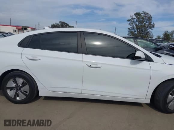 ✅ 2022 Hyundai Ioniq Blue • VIN: KMHC65LC3NU268499 • Lot: 42298329. Wystawiony na IAAI z przebiegiem 34 735 mil. Bezpłatny archiwum sprzedaży aukcyjnych z USA i szczegółowy raport historii pojazdu na DreamBid. Zdjęcie 14.