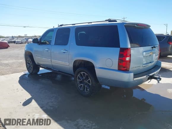✅ 2011 Chevrolet Suburban LTZ • VIN: 1GNSCKE06BR257111 • Lot: 43611568. Listed on IAAI with 219,786 mi. Free auction sales archive from the USA and detailed vehicle history report at DreamBid. Image 3.