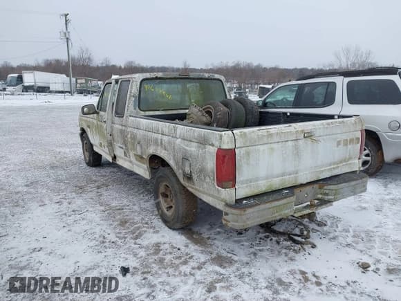 ✅ 1992 Ford F-150 S • VIN: 1FTEX15Y5NKB85499 • Lot: 41622266. Wystawiony na IAAI z przebiegiem Nie podano. Bezpłatny archiwum sprzedaży aukcyjnych z USA i szczegółowy raport historii pojazdu na DreamBid. Zdjęcie 3.