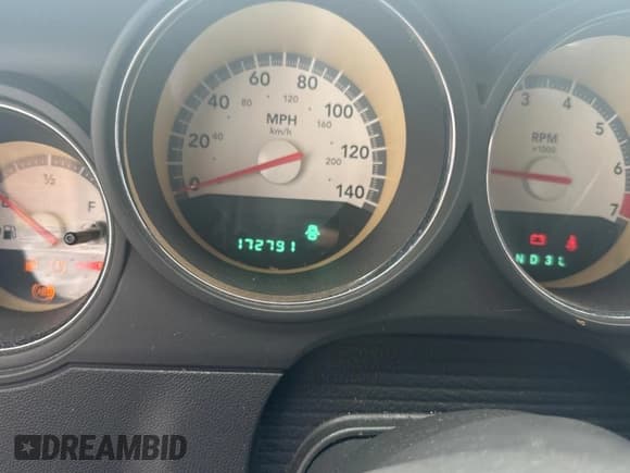 ✅ 2009 Dodge Challenger SE • VIN: 2B3LJ44V89H577103 • Lot: 82010204. Wystawiony na Copart z przebiegiem 172 791 mil. Bezpłatny archiwum sprzedaży aukcyjnych z USA i szczegółowy raport historii pojazdu na DreamBid. Zdjęcie 8.