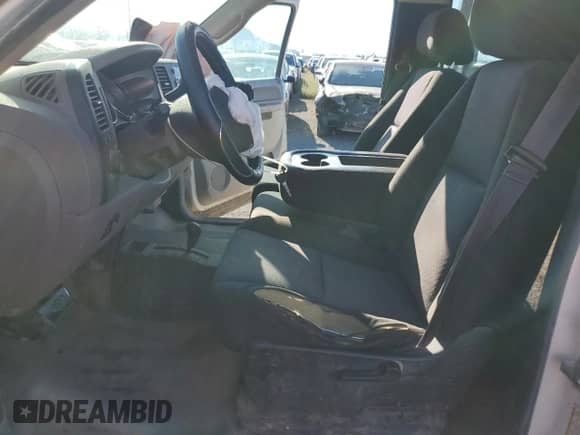 2014 Chevrolet Silverado 3500HD Work Truck z VIN 1GC0KZCG6EF105427, wystawiony jako Copart lot #69698044 z przebiegiem 92 811 mil mil oraz Szkoda całkowita • Salvage title. Historia ofert i sprzedaży dostępna na DreamBid. Obrazek 7.