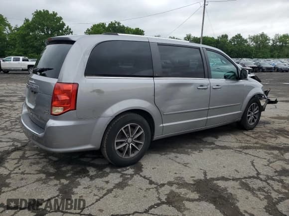 ✅ 2017 Dodge Grand Caravan SXT • VIN: 2C4RDGCGXHR700154 • Lot: 61294355. Listed on Copart with 135,573 mi. Free auction sales archive from the USA and detailed vehicle history report at DreamBid. Image 3.