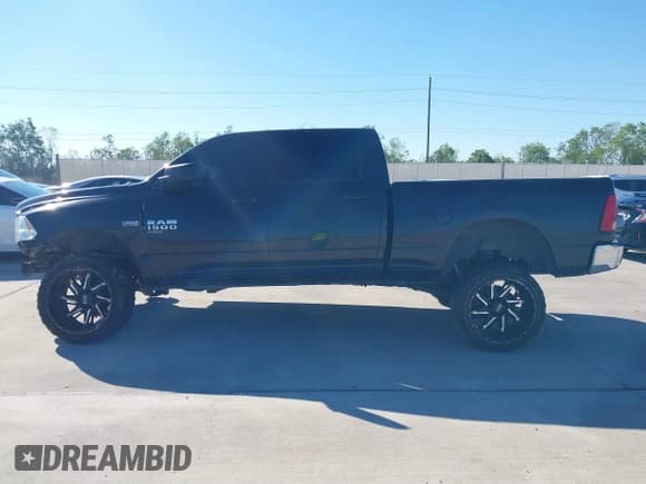 ✅ 2019 Ram 1500 SLT • VIN: 1C6RR6TT0KS572044 • Лот: 40825845. Опубликован ранее на IAAI с пробегом 122 693 миль. Бесплатный доступ к архиву аукционных продаж из США и подробный отчёт об истории автомобиля на DreamBid. Изображение 14.