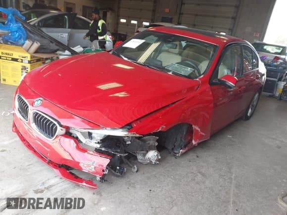 ✅ 2016 BMW 3 Series 328i xDrive • VIN: WBA8E3C51GK501553 • Lot: 43819316. Listed on IAAI with 28,394 mi. Free auction sales archive from the USA and detailed vehicle history report at DreamBid. Image 2.