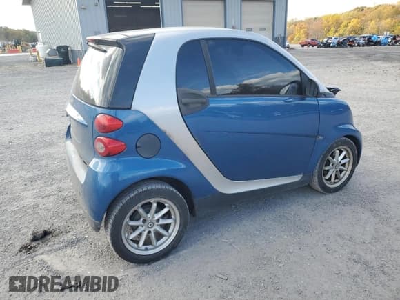 ✅ 2009 Smart fortwo Pure • VIN: WMEEJ31X49K211950 • Лот: 90245725. Опубликован ранее на Copart с пробегом 246 464 миль. Бесплатный доступ к архиву аукционных продаж из США и подробный отчёт об истории автомобиля на DreamBid. Изображение 3.