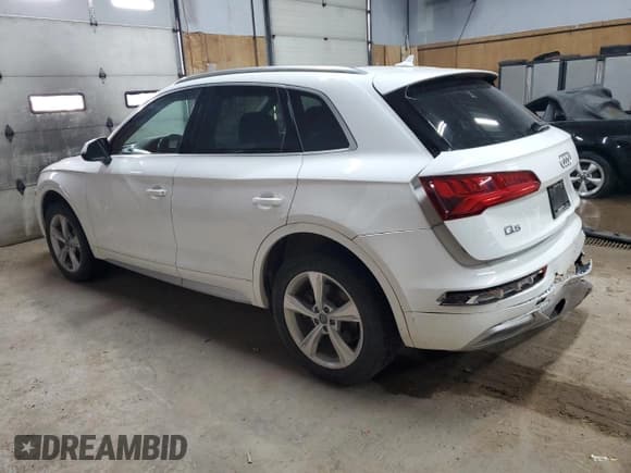 ✅ 2020 Audi Q5 Premium • VIN: WA1ANAFY6L2028736 • Lot: 81423825. Wystawiony na Copart z przebiegiem 44 391 mil. Bezpłatny archiwum sprzedaży aukcyjnych z USA i szczegółowy raport historii pojazdu na DreamBid. Zdjęcie 2.