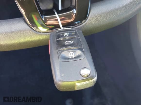 ✅ 2020 Volkswagen Passat S • VIN: 1VWAA7A32LC013299 • Lot: 43532788. Wystawiony na IAAI z przebiegiem 26 525 mil. Bezpłatny archiwum sprzedaży aukcyjnych z USA i szczegółowy raport historii pojazdu na DreamBid. Zdjęcie 11.