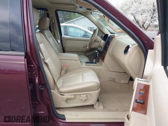 ✅ 2006 Ford Explorer Eddie Bauer • VIN: 1FMEU74846ZA09335 • Lot: 41986862. Wystawiony na IAAI z przebiegiem 139 406 mil. Bezpłatny archiwum sprzedaży aukcyjnych z USA i szczegółowy raport historii pojazdu na DreamBid. Zdjęcie 5.