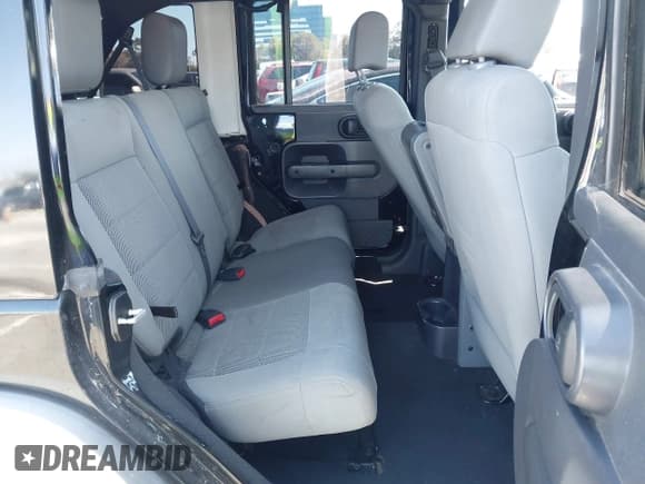 ✅ 2008 Jeep Wrangler Unlimited Rubicon • VIN: 1J8GA69108L574773 • Лот: 42714300. Опубликован ранее на IAAI с пробегом 106 974 миль. Бесплатный доступ к архиву аукционных продаж из США и подробный отчёт об истории автомобиля на DreamBid. Изображение 8.