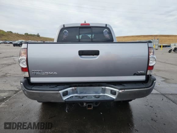 ✅ 2015 Toyota Tacoma • VIN: 3TMLU4EN9FM182106 • Lot: 82088595. Wystawiony na Copart z przebiegiem 97 442 mil. Bezpłatny archiwum sprzedaży aukcyjnych z USA i szczegółowy raport historii pojazdu na DreamBid. Zdjęcie 6.