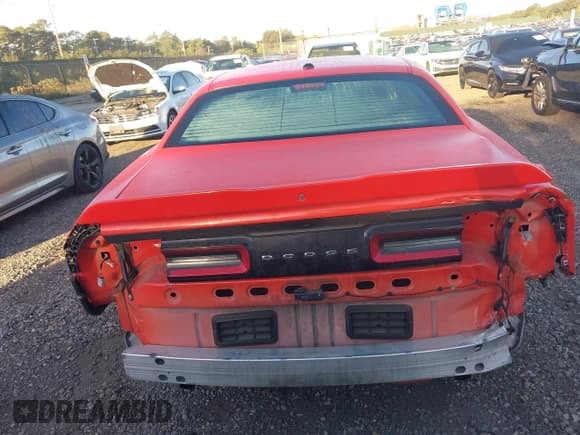 ✅ 2019 Dodge Challenger SXT • VIN: 2C3CDZAG1KH534631 • Lot: 43322768. Wystawiony na IAAI z przebiegiem 98 602 mil. Bezpłatny archiwum sprzedaży aukcyjnych z USA i szczegółowy raport historii pojazdu na DreamBid. Zdjęcie 16.