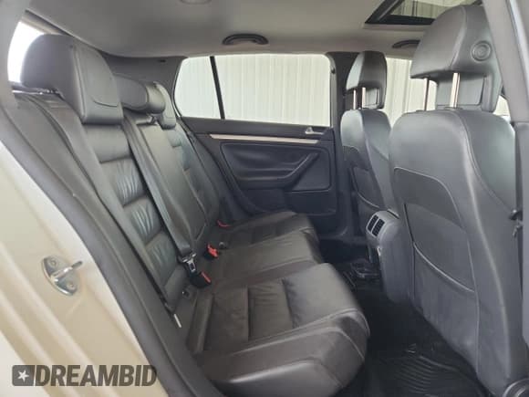 ✅ 2008 Volkswagen Golf GTI • VIN: WVWGV71K18W106345 • Lot: 68260275. Wystawiony na Copart z przebiegiem 82 701 mil. Bezpłatny archiwum sprzedaży aukcyjnych z USA i szczegółowy raport historii pojazdu na DreamBid. Zdjęcie 10.