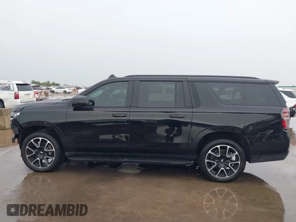 ✅ 2022 Chevrolet Suburban RST • VIN: 1GNSKEKD3NR231663 • Lot: 43295044. Listed on IAAI with Not provided. Free auction sales archive from the USA and detailed vehicle history report at DreamBid. Image 15.