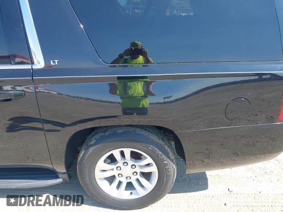 ✅ 2020 Chevrolet Suburban LT • VIN: 1GNSCHKC5LR102083 • Lot: 40551013. Wystawiony na IAAI z przebiegiem 105 555 mil. Bezpłatny archiwum sprzedaży aukcyjnych z USA i szczegółowy raport historii pojazdu na DreamBid. Zdjęcie 19.