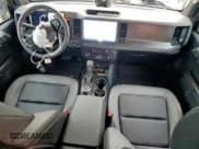 ✅ 2024 Ford Bronco Black Diamond • VIN: 1FMDE1BH7RLB37763 • Лот: 60868795. Опубликован ранее на Copart с пробегом 3 666 миль. Бесплатный доступ к архиву аукционных продаж из США и подробный отчёт об истории автомобиля на DreamBid. Изображение 8.