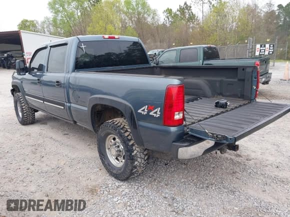 ✅ 2006 Chevrolet Silverado 2500HD LT1 • VIN: 1GCHK23U86F181748 • Lot: 41794661. Listed on IAAI with 204,496 mi. Free auction sales archive from the USA and detailed vehicle history report at DreamBid. Image 3.