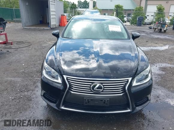 ✅ 2015 Lexus LS 460 • VIN: JTHCL5EF7F5024336 • Лот: 42452030. Опубликован ранее на IAAI с пробегом 179 310 миль. Бесплатный доступ к архиву аукционных продаж из США и подробный отчёт об истории автомобиля на DreamBid. Изображение 12.