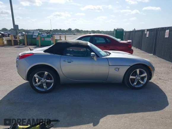 ✅ 2008 Pontiac Solstice • VIN: 1G2MC35B68Y133240 • Lot: 42634013. Wystawiony na IAAI z przebiegiem Nie podano. Bezpłatny archiwum sprzedaży aukcyjnych z USA i szczegółowy raport historii pojazdu na DreamBid. Zdjęcie 13.