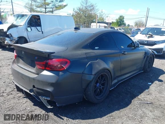 ✅ 2015 BMW M4 • VIN: WBS3R9C55FK331029 • Lot: 43254981. Listed on IAAI with 129,394 mi. Free auction sales archive from the USA and detailed vehicle history report at DreamBid. Image 4.