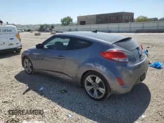 2016 Hyundai Veloster z VIN KMHTC6AD1GU274833, wystawiony jako Copart lot #69944604 z przebiegiem 130 427 mil mil oraz Czysty tytuł • Clean title. Historia ofert i sprzedaży dostępna na DreamBid. Obrazek 2.