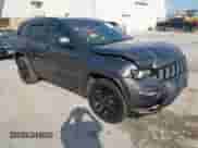 2018 Jeep Grand Cherokee Altitude z VIN 1C4RJFAG6JC312892, wystawiony jako IAAI lot #43382592 z przebiegiem 54 779 mil mil oraz . Historia ofert i sprzedaży dostępna na DreamBid. Obrazek 1.