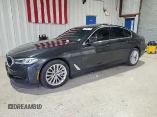 ✅ 2022 BMW 5 Series 530i xDrive • VIN: WBA13BJ08NWX74181 • Лот: 86521985. Опубликован ранее на Copart с пробегом 63 743 миль. Бесплатный доступ к архиву аукционных продаж из США и подробный отчёт об истории автомобиля на DreamBid. Изображение 1.