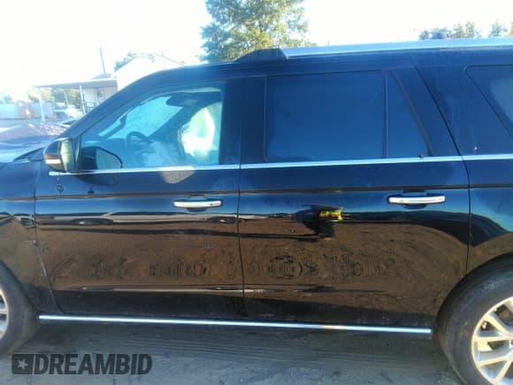 ✅ 2019 Ford Expedition Max Limited • VIN: 1FMJK2AT1KEA07091 • Lot: 43429920. Wystawiony na IAAI z przebiegiem 110 923 mil. Bezpłatny archiwum sprzedaży aukcyjnych z USA i szczegółowy raport historii pojazdu na DreamBid. Zdjęcie 14.