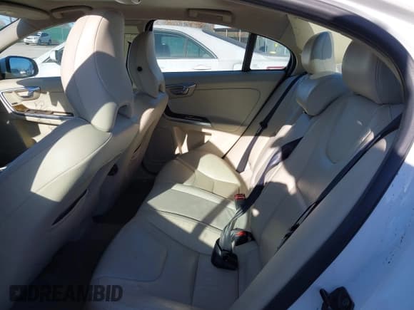 ✅ 2011 Volvo S60 • VIN: YV1902FH8B2009112 • Lot: 43685122. Listed on IAAI with 113,218 mi. Free auction sales archive from the USA and detailed vehicle history report at DreamBid. Image 8.