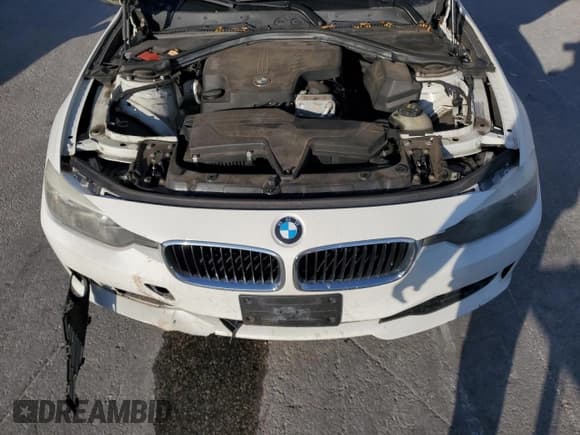 ✅ 2015 BMW 3 Series 328i xDrive • VIN: WBA3B5G50FNS12833 • Лот: 90744555. Опубликован ранее на Copart с пробегом 171 537 миль. Бесплатный доступ к архиву аукционных продаж из США и подробный отчёт об истории автомобиля на DreamBid. Изображение 11.