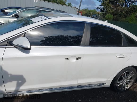 ✅ 2017 Hyundai Sonata Sport • VIN: 5NPE34AB2HH528688 • Lot: 43215074. Listed on IAAI with 167,062 mi. Free auction sales archive from the USA and detailed vehicle history report at DreamBid. Image 14.