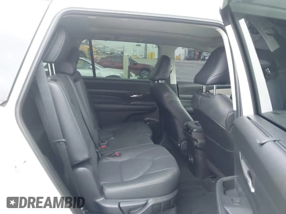 ✅ 2024 Toyota Highlander XLE • VIN: 5TDAAAB50RS068275 • Лот: 42437588. Опубликован ранее на IAAI с пробегом 5 878 миль. Бесплатный доступ к архиву аукционных продаж из США и подробный отчёт об истории автомобиля на DreamBid. Изображение 8.