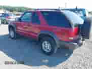 1999 Chevrolet Blazer LS z VIN 1GNCT18W6XK240758, wystawiony jako IAAI lot #42729667 z przebiegiem Nie podano mil oraz . Historia ofert i sprzedaży dostępna na DreamBid. Obrazek 3.