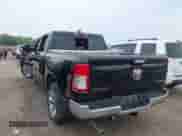 2019 Ram 1500 Big Horn z VIN 1C6SRFFT2KN911978, wystawiony jako IAAI lot #42483116 z przebiegiem 123 639 mil mil oraz . Historia ofert i sprzedaży dostępna na DreamBid. Obrazek 3.