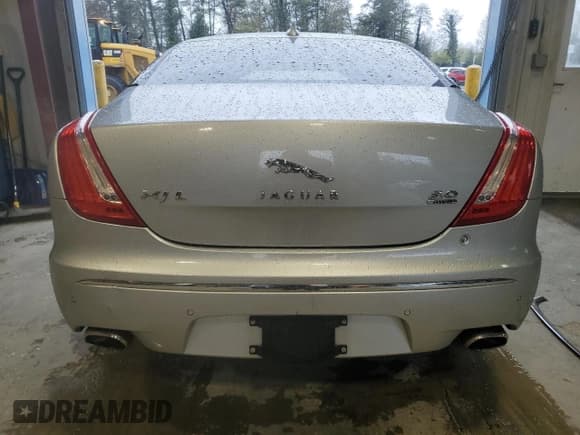 ✅ 2013 Jaguar XJ Portfolio • VIN: SAJWJ2GD6D8V44717 • Lot: 52340635. Wystawiony na Copart z przebiegiem 120 560 mil. Bezpłatny archiwum sprzedaży aukcyjnych z USA i szczegółowy raport historii pojazdu na DreamBid. Zdjęcie 6.