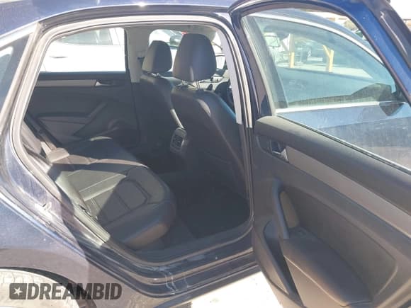 ✅ 2015 Volkswagen Passat SE • VIN: 1VWBV7A33FC072939 • Lot: 43613198. Listed on IAAI with 136,683 mi. Free auction sales archive from the USA and detailed vehicle history report at DreamBid. Image 8.